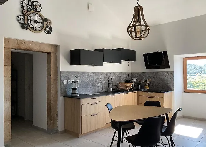 La Maison Bleue Du Plot * Ailhon