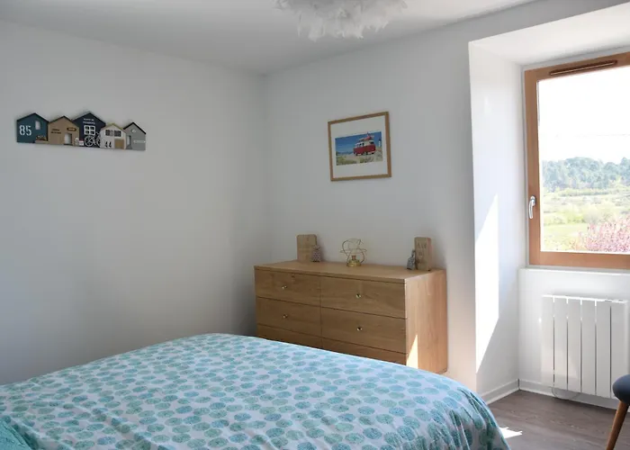 La Maison Bleue Du Plot *