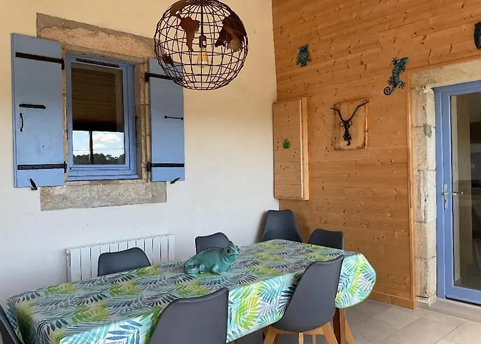 La Maison Bleue Du Plot * Ailhon
